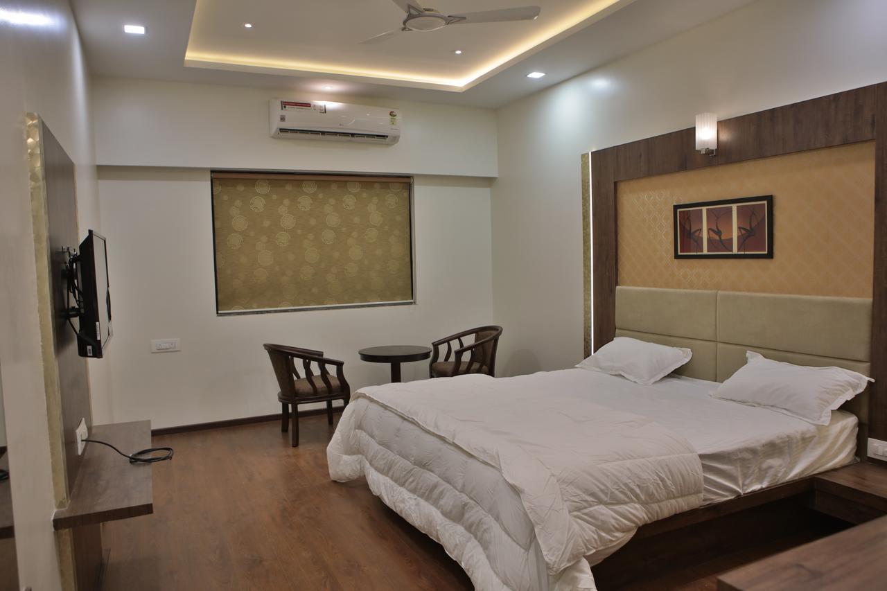 Hotel K P Pride Jālgaon Kültér fotó
